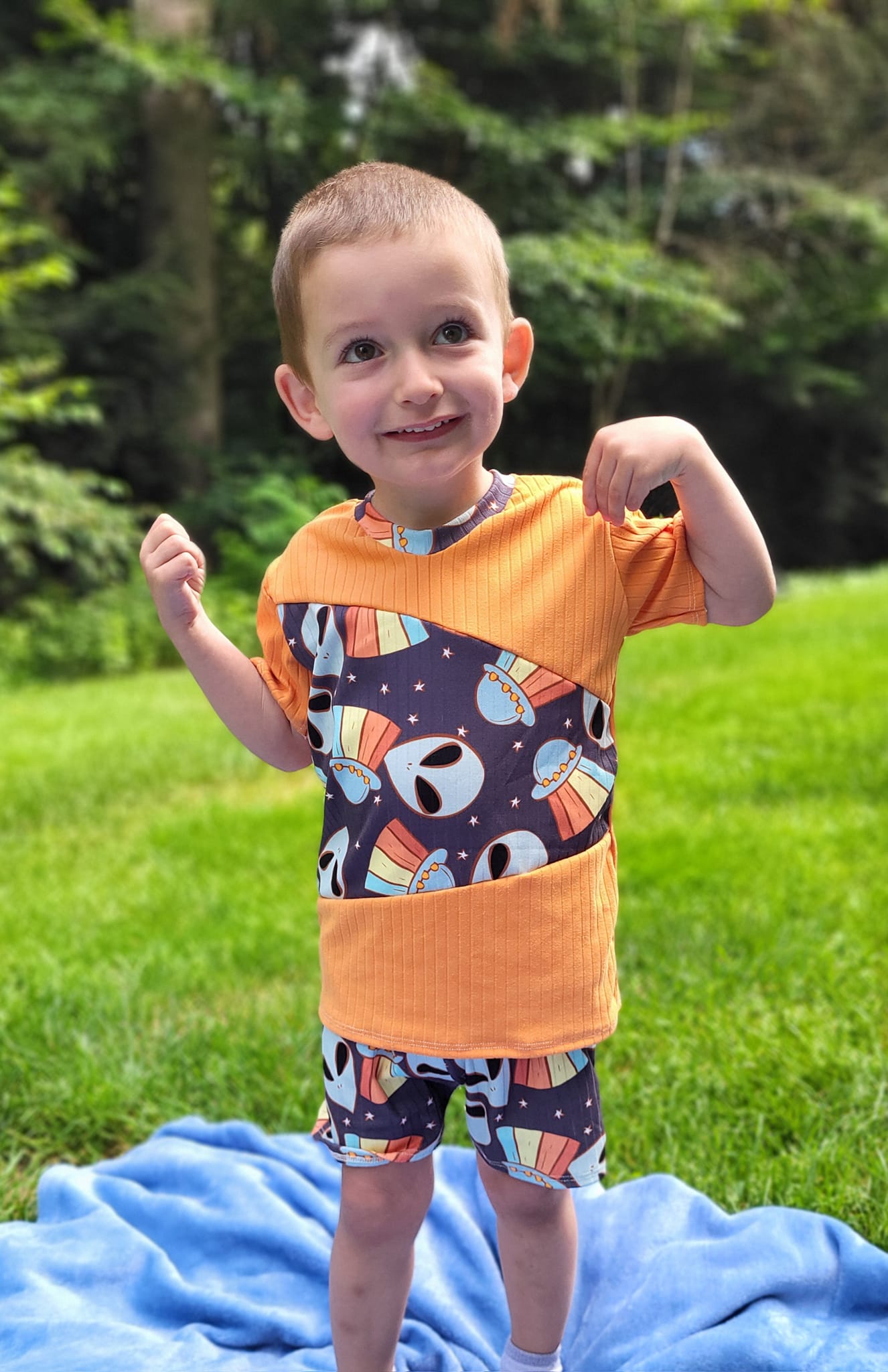 Colorblock Tee - The Little Dickens Shop